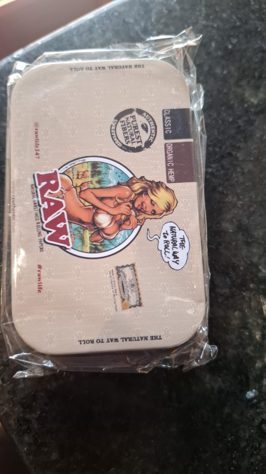 RAW Collectors Edition Tin Case (2Oz.)
